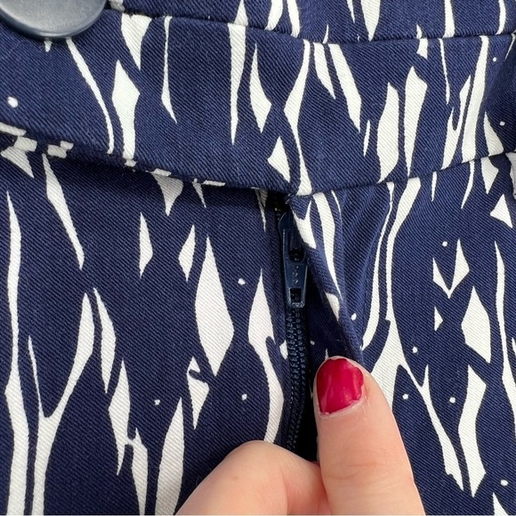 Lilly Pulitzer Navy Capri New School Fish Print Pants - Picture 8 of 14